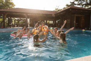 חגיגה בבריכה - איך בריכת אינטקס 594X274X132 הופכת כל יום לחגיגה